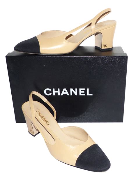 chaussures beige et noir chanel|LE SOULIER BICOLORE .